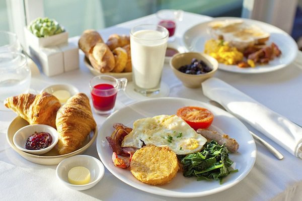 Lợi &iacute;ch của bữa s&aacute;ng: Bổ sung năng lượng, kiểm so&aacute;t c&acirc;n nặng